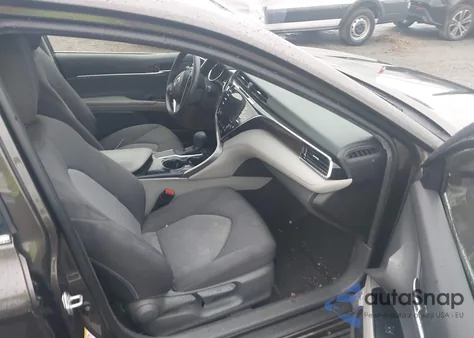 2018 Toyota Camry Le z USA, uszkodzony, nr VIN JTNB11HKXJ3000133